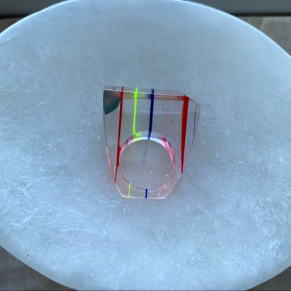 Vintage mod boho 60s 70s asymmetric candy stripe lucite jelly ring sz 7 - Picture 3 of 4